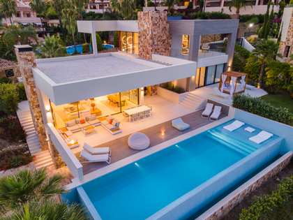 Huis / villa van 592m² te koop met 140m² terras in Nueva Andalucía