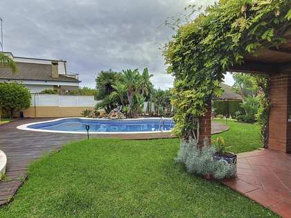 371m² house / villa with 689m² garden for sale in Calafell