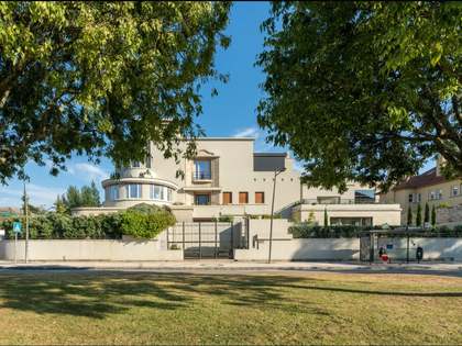 Квартира 371m², 66m² Сад на продажу в Porto, Португалия