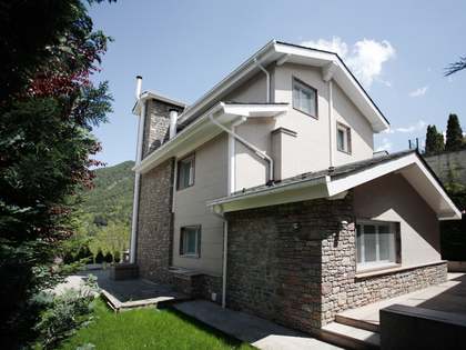 Casa / Vila de 350m&sup2; with 300m&sup2; Jardim &agrave; venda em La Massana