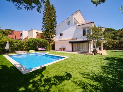 Дом / вилла 374m² на продажу в Премия де Дальт, Барселона
