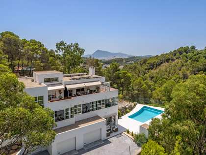530m² house / villa with 100m² terrace for sale in Altea Town