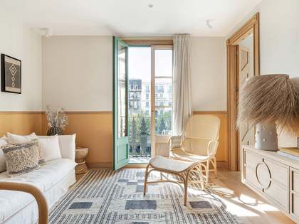 62m&sup2; Apartment for sale in Sant Antoni, Barcelona