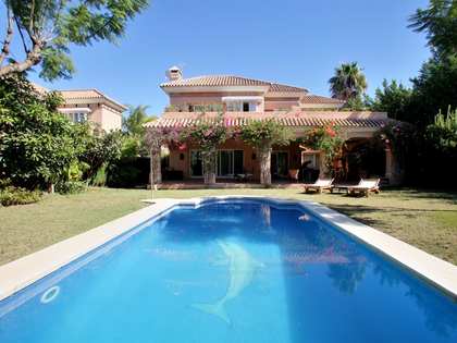 425m² house / villa with 983m² garden for sale in Nueva Andalucía