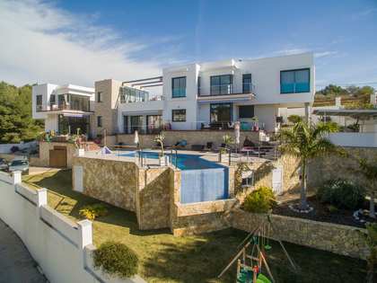 Дом / вилла 640m² на продажу в Axarquia, Малага