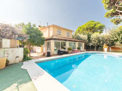 Дом / вилла 211m² на продажу в La Pineda, Барселона