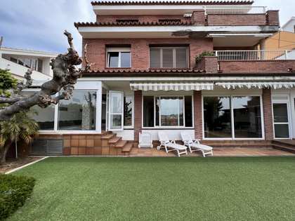 Villa van 375m² te koop met 300m² Tuin in Canet de Mar