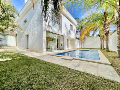 240m² house / villa for sale in Cabo de las Huertas