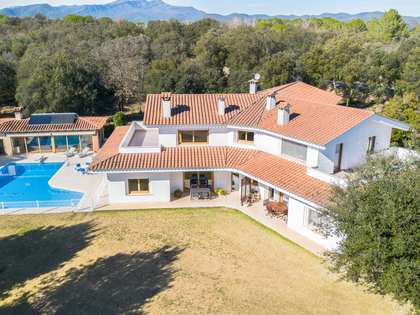 Casa / villa de 1,410m² con 3,098m² de jardín en venta en El Gironés