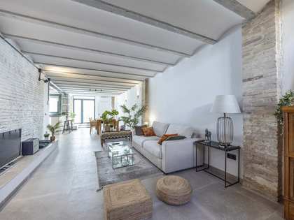 184m² apartment with 25m² terrace for sale in Extramurs