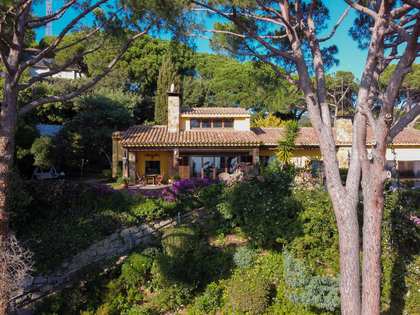 474m² house / villa with 1,700m² garden for sale in Sant Andreu de Llavaneres