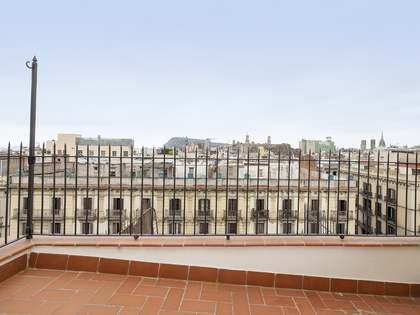 52m² penthouse with 8m² terrace for rent in El Born