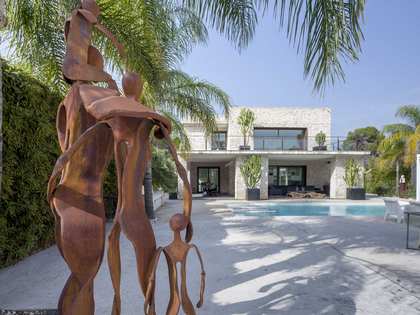 Contemporary 790m² villa for sale in La Cañada, Paterna