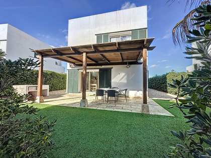 134m² house / villa with 73m² terrace for sale in Mercadal