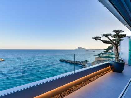 254m² penthouse with 77m² terrace for prime sale in Altea Town