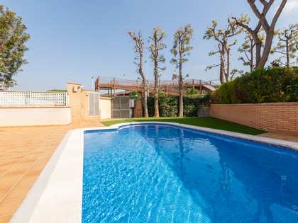 Дом / вилла 208m² на продажу в La Pineda, Барселона