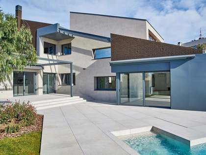 Huis / villa van 518m² te koop met 400m² Tuin in Esplugues