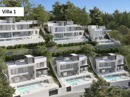 618m² hus/villa med 95m² terrass till salu i East Málaga