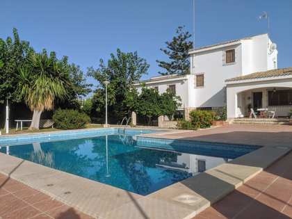 780m² house / villa with 800m² garden for sale in Playa San Juan