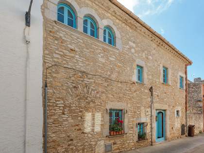 Huis / Villa van 355m² te koop in Begur Town, Costa Brava