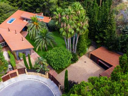 738m² house / villa with 1,800m² garden for sale in Sant Vicenç de Montalt