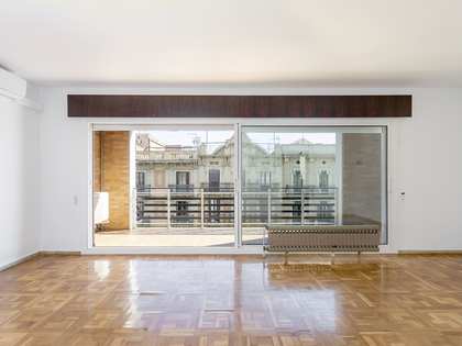 170m² apartment with 10m² terrace for rent in Eixample Left