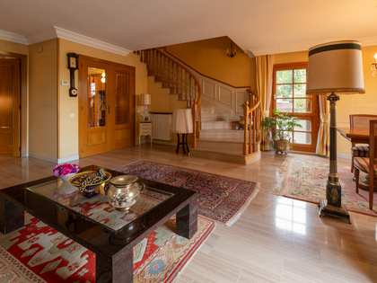 Villa van 348m² te koop met 100m² Tuin in Sant Cugat