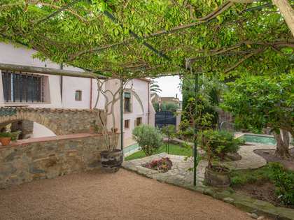 621m² house / villa with 268m² garden for sale in Alt Empordà