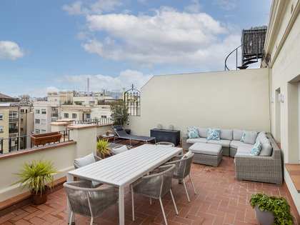 75m² penthouse with 40m² terrace for rent in Eixample Right