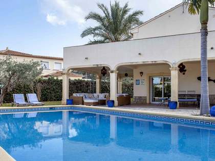 Casa / Vila de 345m&sup2; with 160m&sup2; terra&ccedil;o &agrave; venda em D&eacute;nia