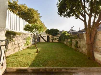 429m² house / villa with 86m² garden for sale in Porto