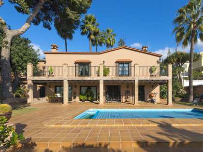 577m² house / villa with 60m² terrace for sale in East Málaga