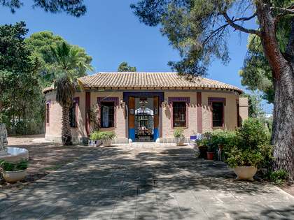 Casa / Villa di 328m² con giardino di 2,354m² in vendita a Dénia