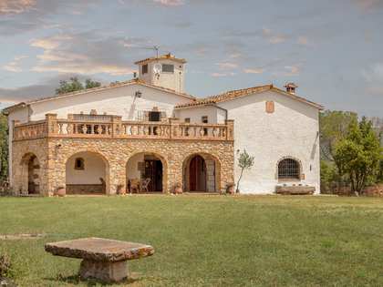 Casa rural de 451m² con 3,919m² de jardín en venta en El Gironés