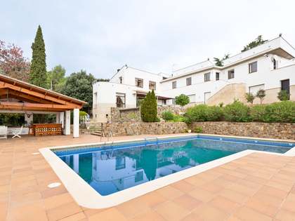 1,271m² haus / villa mit 2,465m² garten zum Verkauf in Sant Cugat