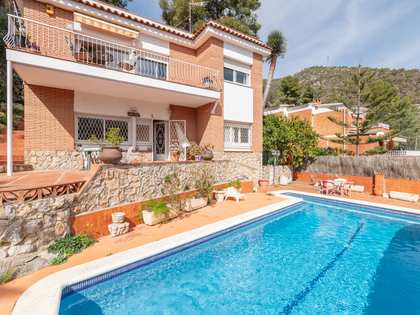 235m² house / villa for sale in Bellamar, Barcelona