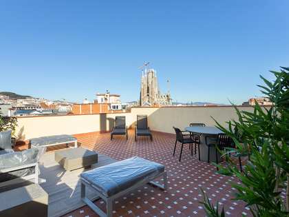 64m² penthouse with 55m² terrace for sale in Eixample Right