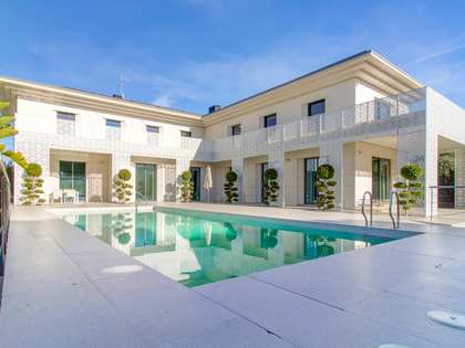 Villa van 1,229m² te koop met 1,205m² Tuin in Cambrils