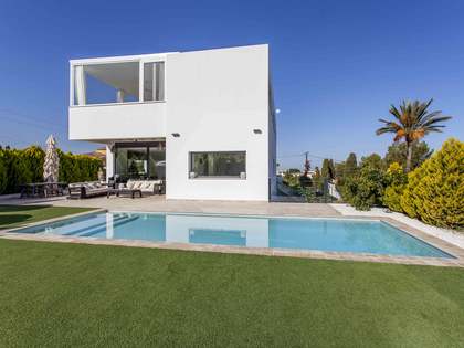 Casa / Vila de 369m&sup2; with 80m&sup2; terra&ccedil;o &agrave; venda em D&eacute;nia