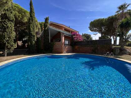 679m² hus/villa med 1,818m² Trädgård till salu i Sant Andreu de Llavaneres