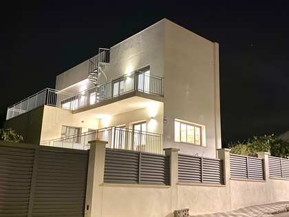 Huis / villa van 197m² te koop met 410m² Tuin in Calafell