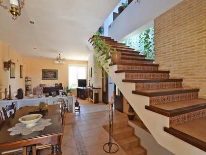 375m² house / villa with 1,500m² garden for sale in Sevilla