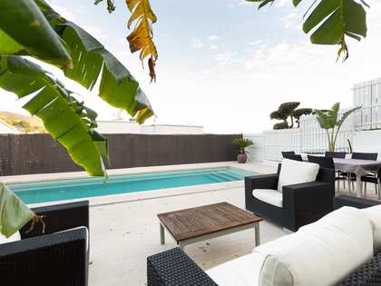 Huis / villa van 245m² te koop in Montemar, Barcelona