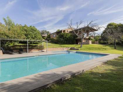 600m² house / villa with 9,000m² garden for sale in Boadilla Monte