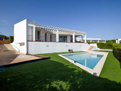 Villa van 200m² te koop met 30m² terras in Maó, Menorca