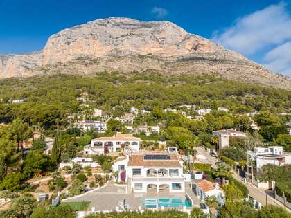 371m² house / villa with 48m² terrace for sale in Jávea