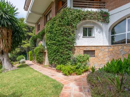 1,200m² house / villa with 1,500m² garden for sale in East Málaga