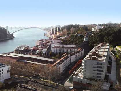Пентхаус 136m², 90m² террасa на продажу в Porto