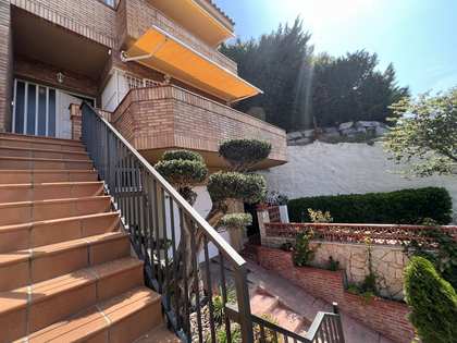 266m² house / villa with 100m² garden for sale in Sant Andreu de Llavaneres