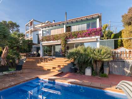 Дом / вилла 376m² на продажу в Montemar, Барселона